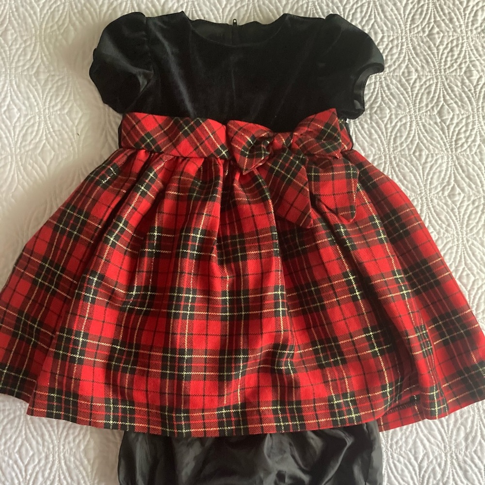 18 Holiday Editions Velvet Plaid Dress w Bloomer